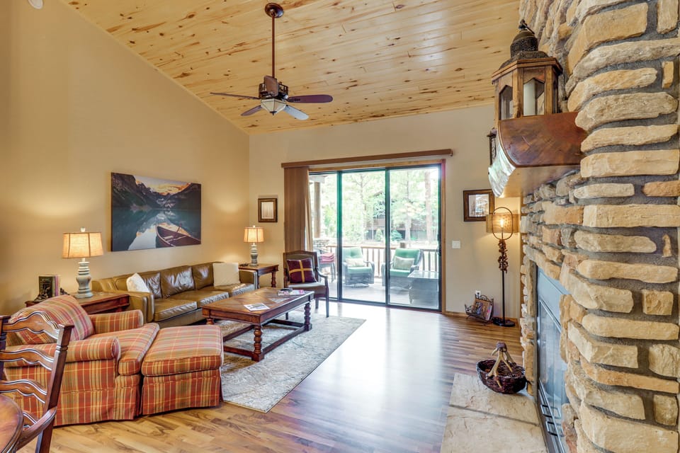 Living Room | Free WiFi | Smart TV
