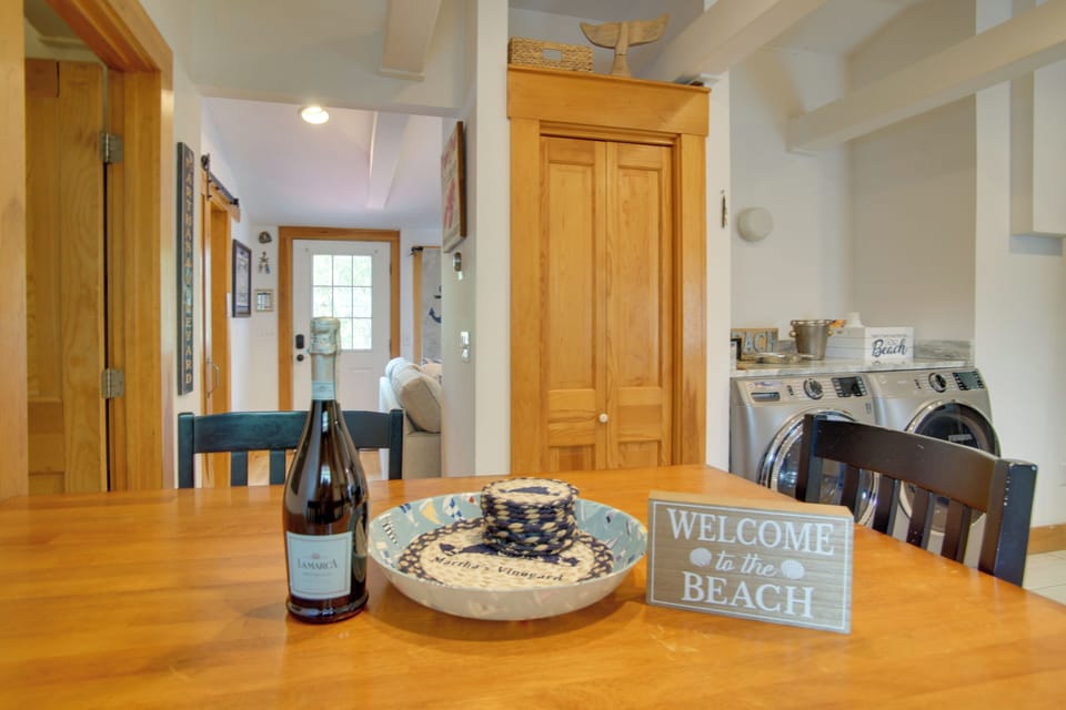 Dining Area | Dishware & Flatware