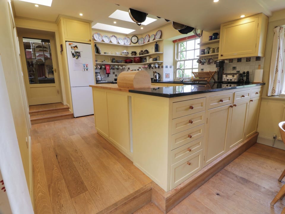 Dishwasher, cookware/dishes/utensils