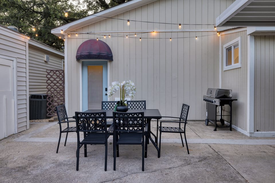 Al fresco dining.