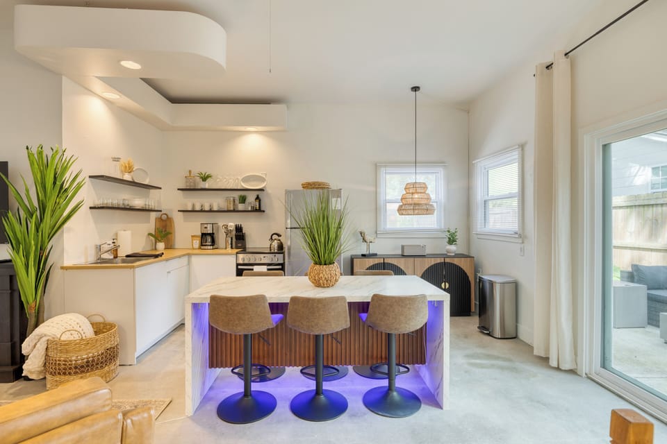 Main House: Kitchen.