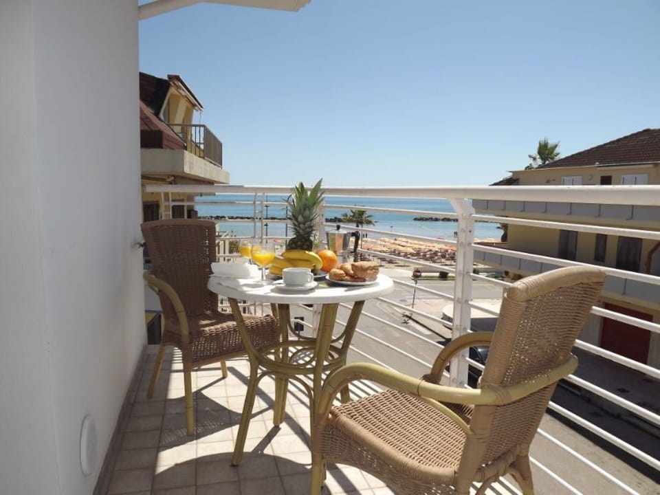 Autumn, Balcony / Terrace / Patio, Building Exterior, Main Entrance, Spring, Summer, Winter