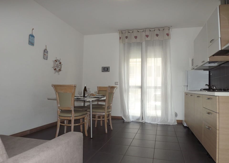 Autumn, Dining Room, Spring, Summer