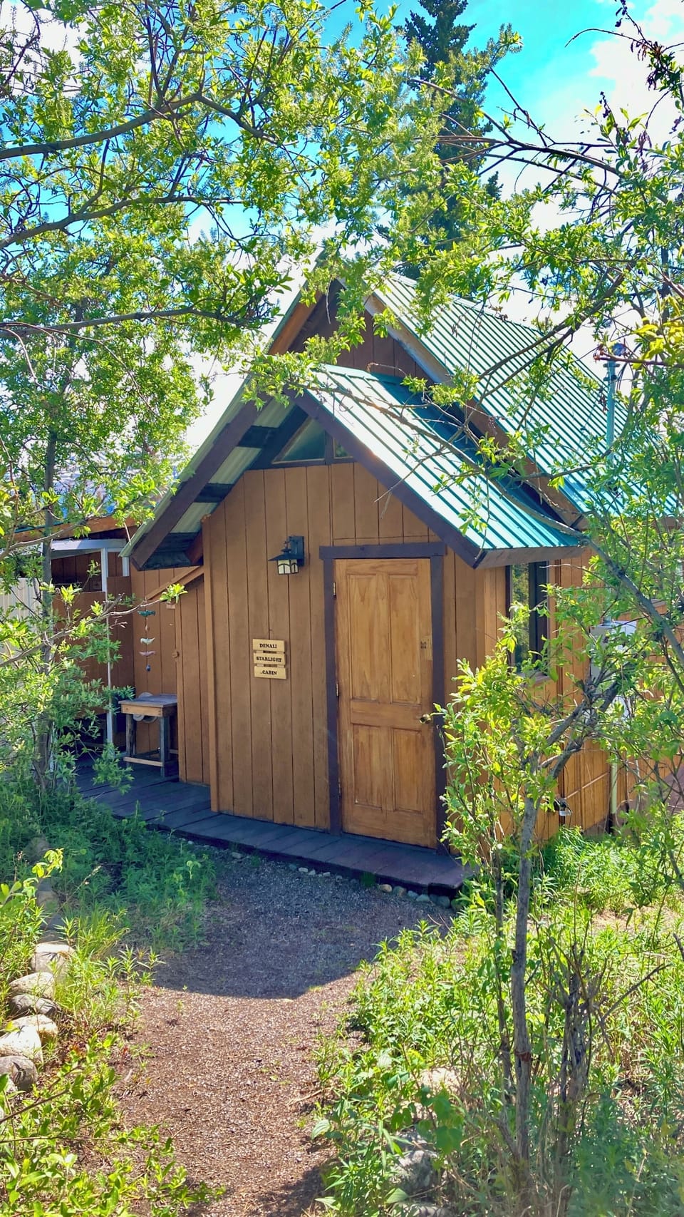A rustic and cozy dry cabin just 10 miles from the Park entrance.