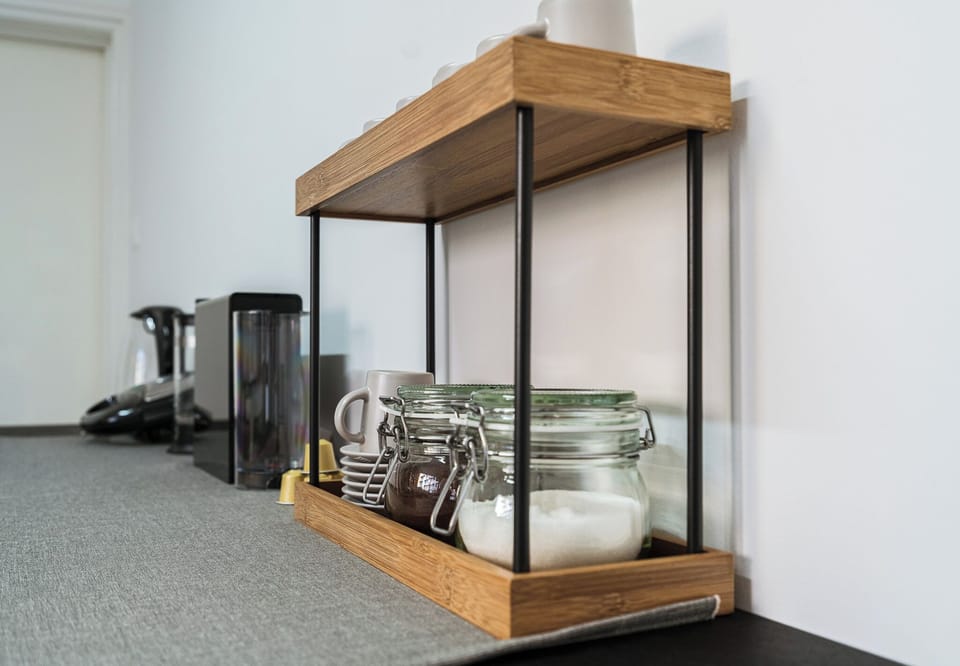 Full-size fridge, microwave, oven, stovetop