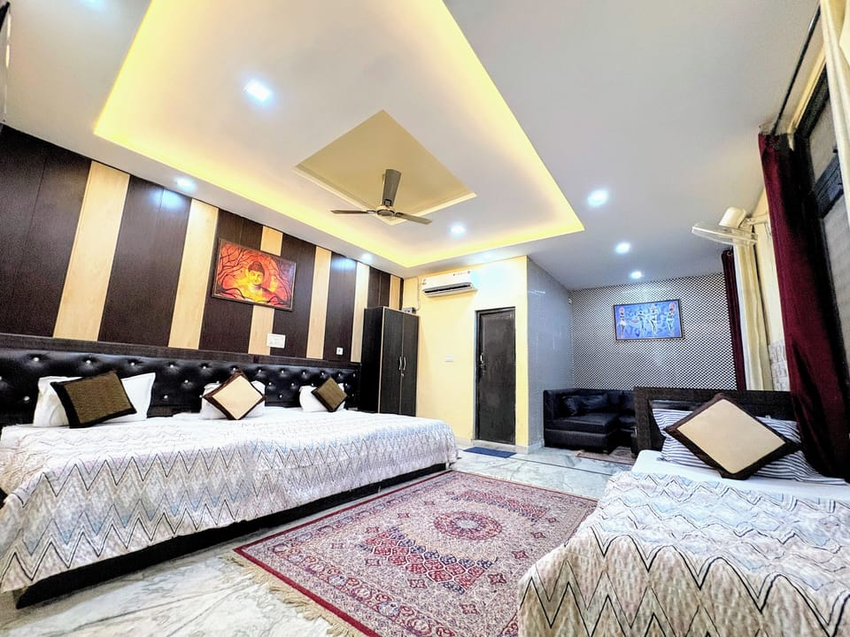 Deluxe Quadruple Room | Iron/ironing board, free WiFi