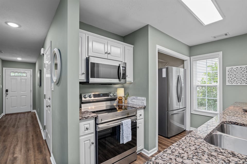 Full kitchen