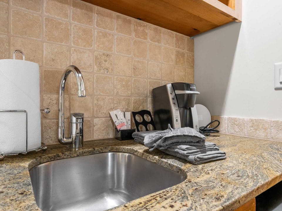 Mini Kitchenette