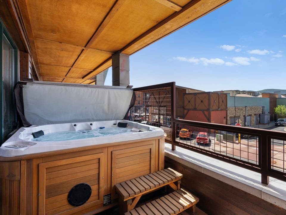 Private Balcony / Hot Tub