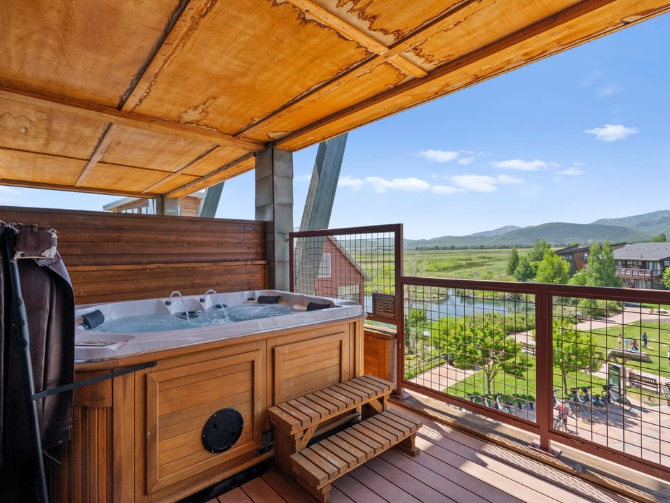 Private Hot Tub / View