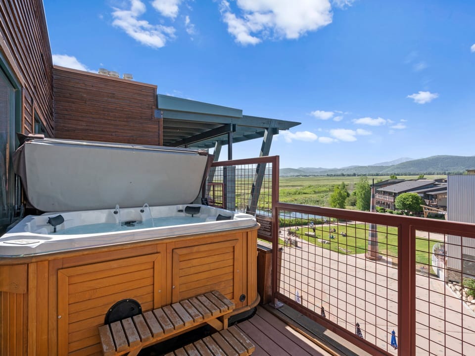 Private Hot Tub / Balcony