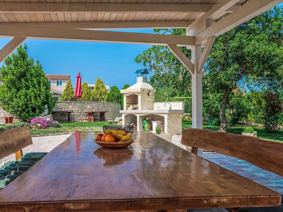 Shrub, Garden, Shade, Lawn, Outdoor Furniture, Backyard, Landscaping, Yard, Estate, Chair