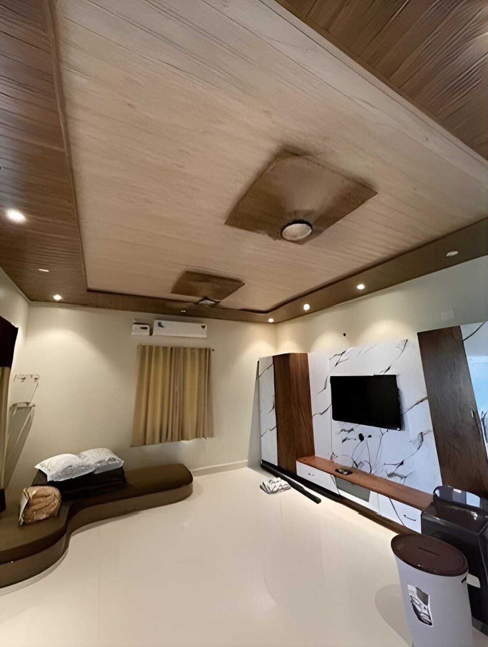 7 Mountain Farm Villa | Living room | Flat-screen TV
