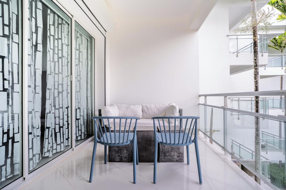 Balcony/Seawinds 1305 (2)