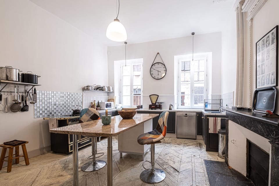 Gas hob - Delonghi percolator + Italian + piston coffee makers, kettle - Dishwasher - Oven + microwave - Fridge + freezer - A high chair