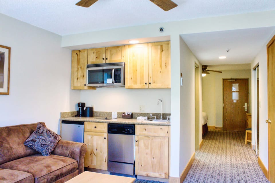 【Kitchenette】Stove, microwave, dishwasher and fridge for coffee and easy meals