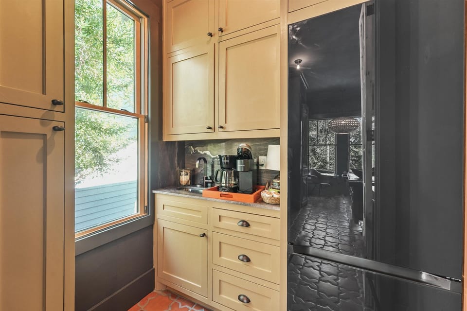 Full Size Kitchen with Coffee Bar