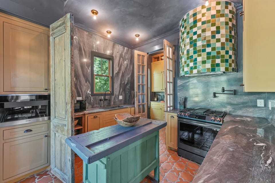 Full Size Kitchen