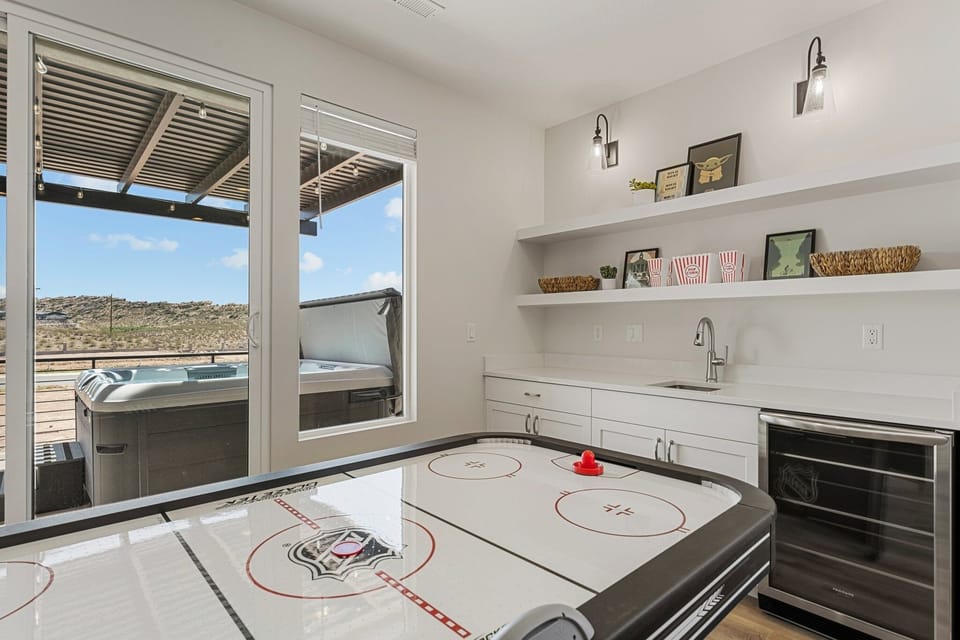 Townhome, 6 Bedrooms | Interior