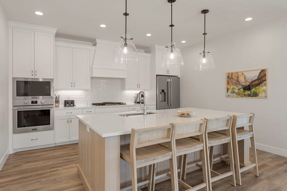 Townhome, 6 Bedrooms | Private kitchen | Fridge, oven, coffee/tea maker, toaster
