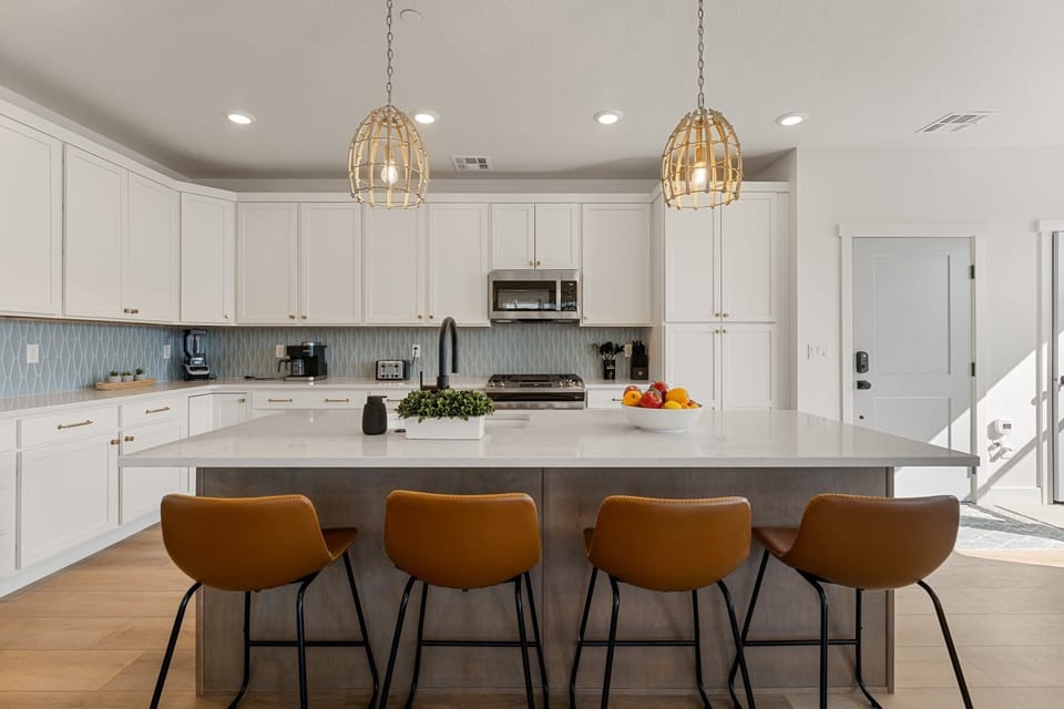 Condo, 3 Bedrooms | Private kitchen | Fridge, oven, coffee/tea maker, electric kettle
