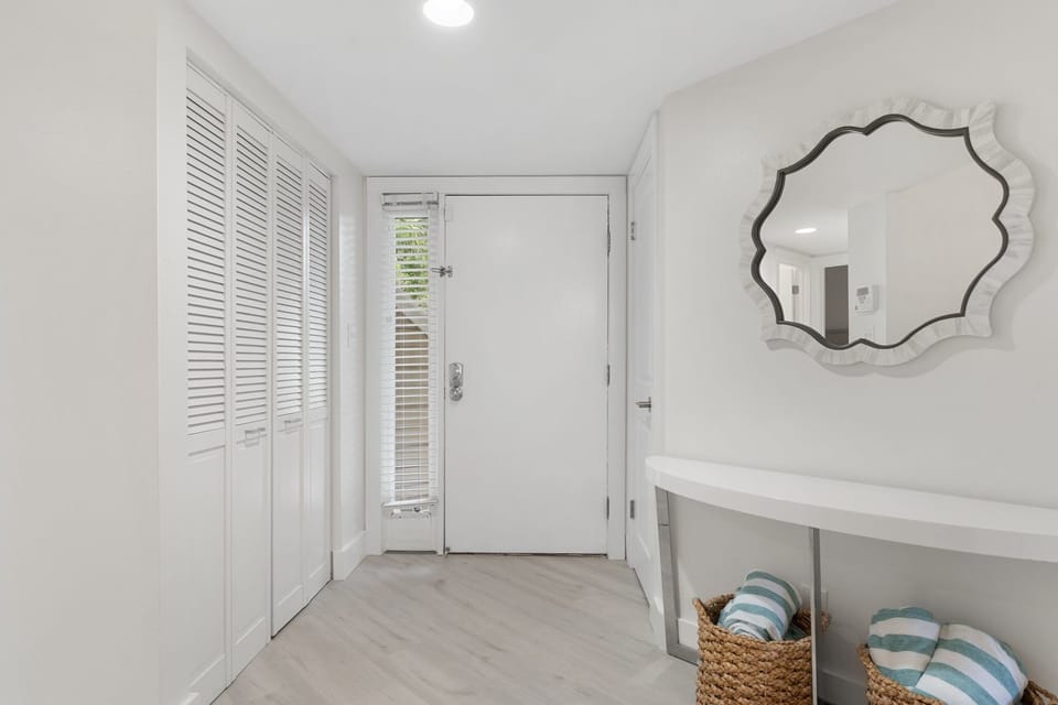 Condo, 2 Bedrooms | Interior