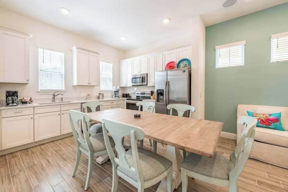 Kitchen table seats 6