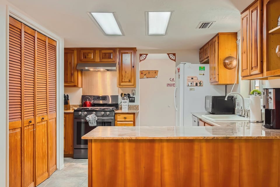 You can make a holiday dinner in here