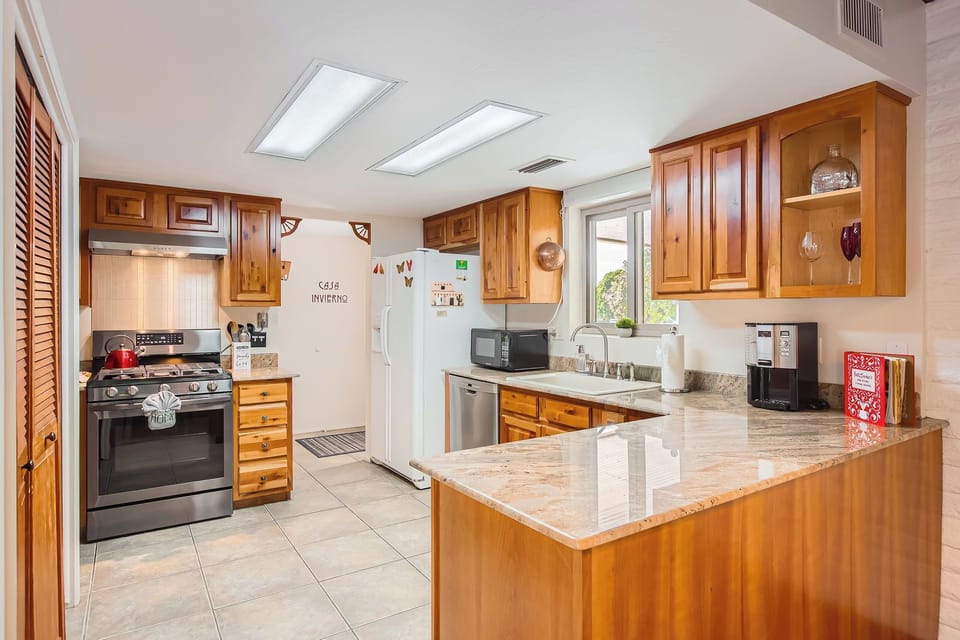 Fully equipped kitchen with cast iron pans, Dutch oven & coffee maker