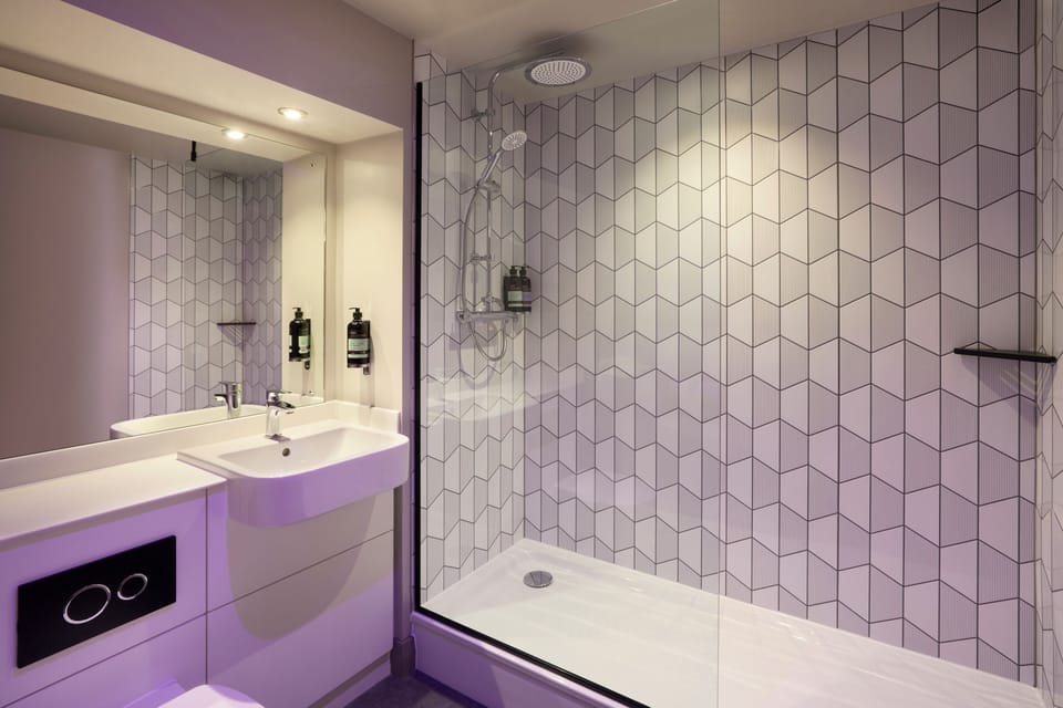 Superior Double Room | Bathroom