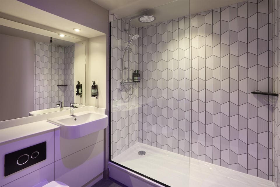 Superior Double Room | Bathroom