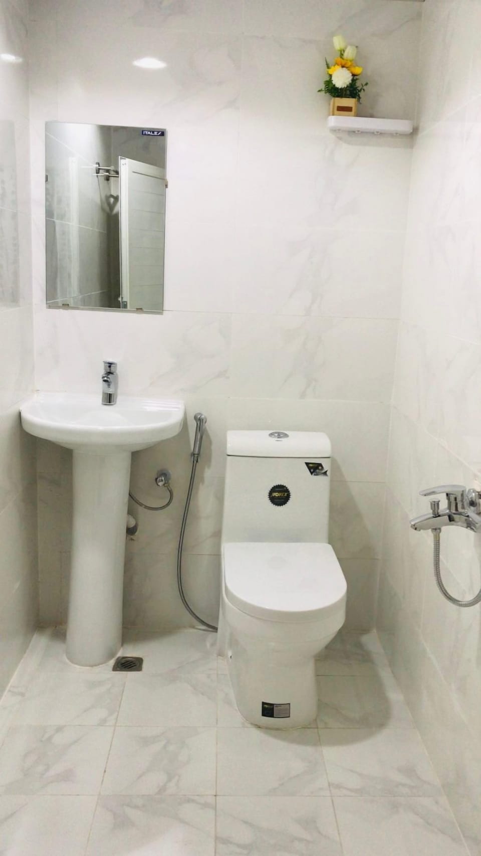 Standard Single Room | Bathroom | Shower, towels, soap, shampoo