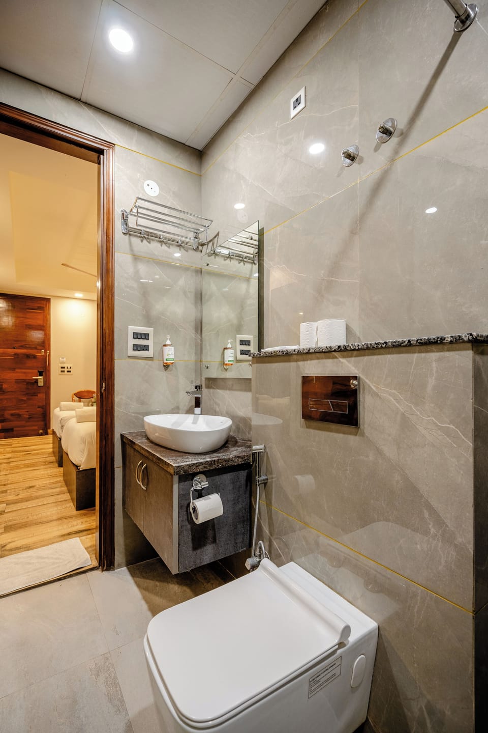 Superior Double or Twin Room, City View | Bathroom | Slippers
