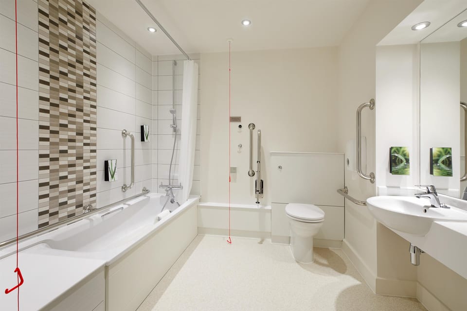 Standard Double Room, Accessible Bathtub | Accessible bathroom
