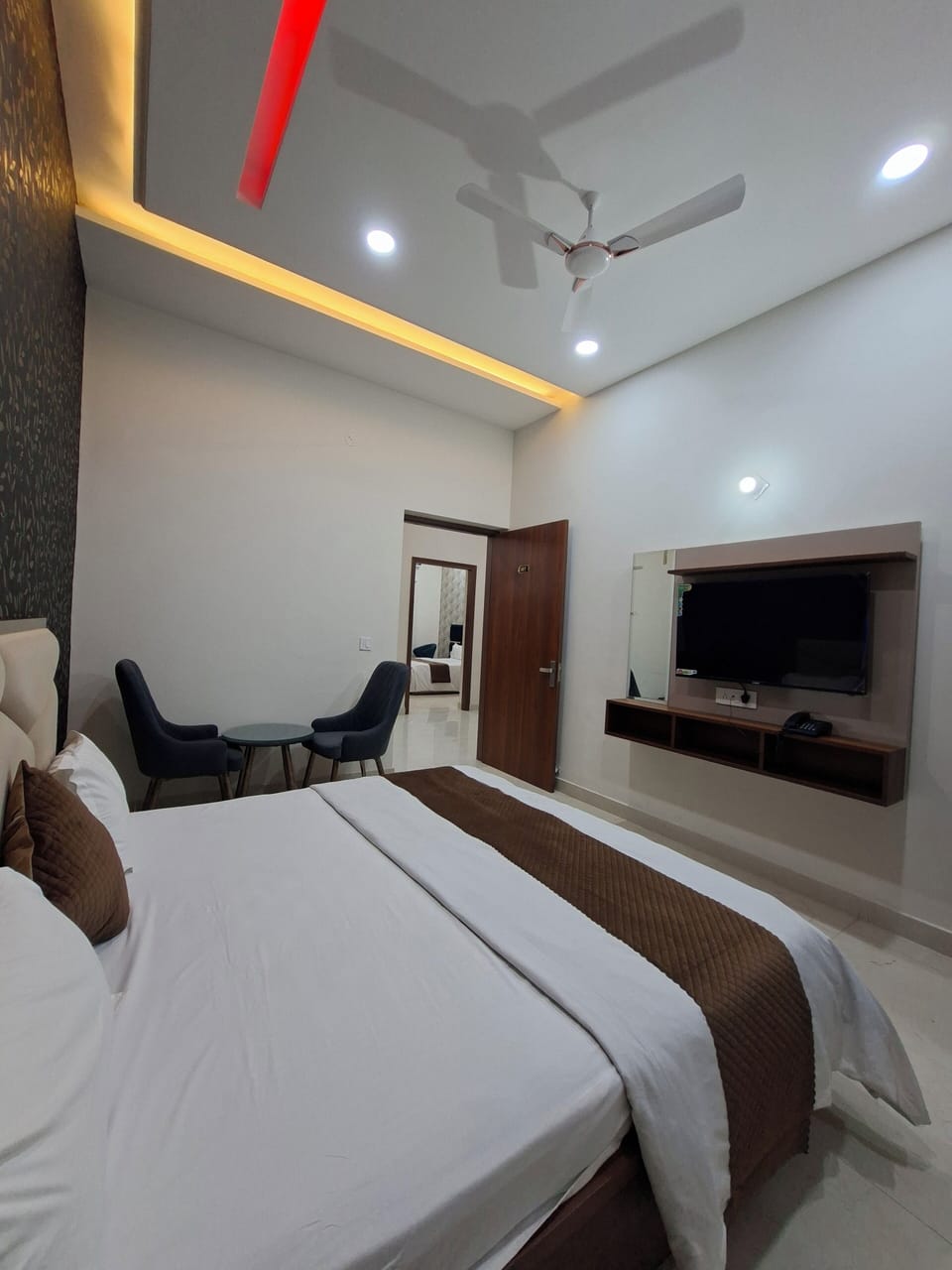 Classic Double Room, City View | Desk, laptop workspace, free WiFi