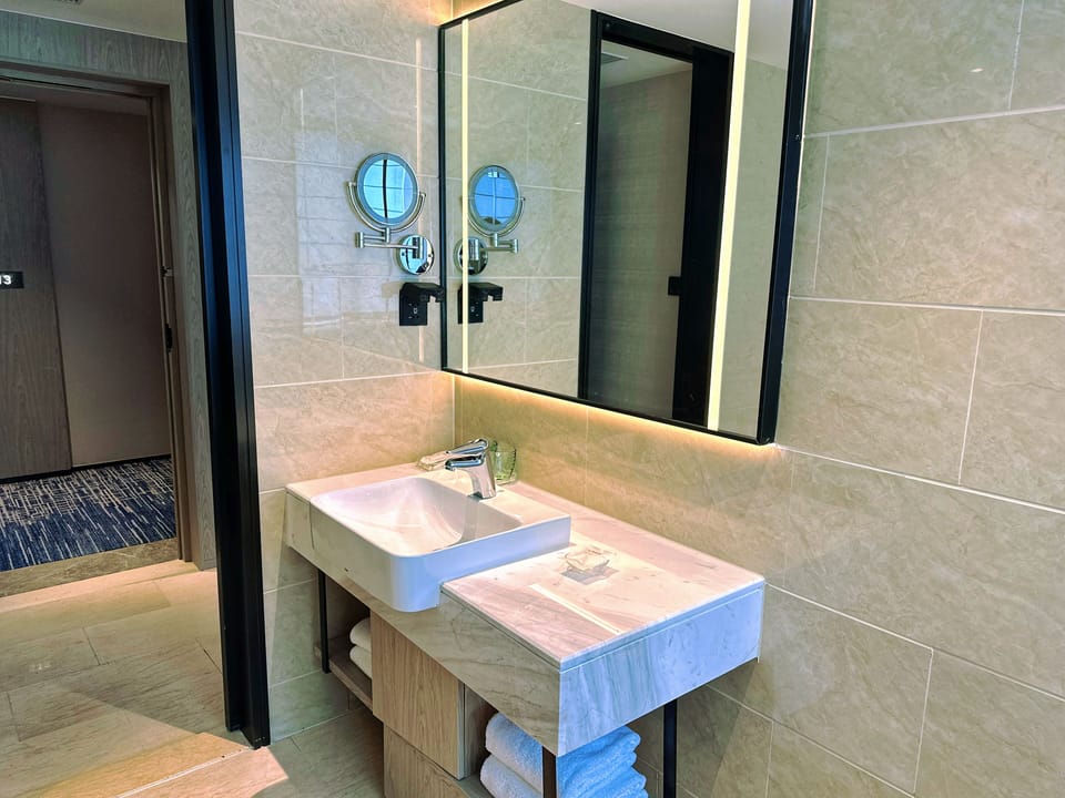 Deluxe King Room | Bathroom | Free toiletries, hair dryer, bathrobes, slippers