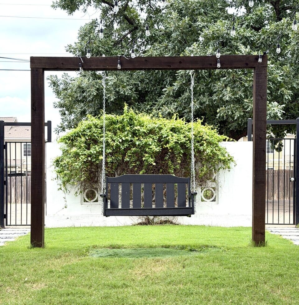 {Courtyard} 2-person swing ~ Great natural light for group photos