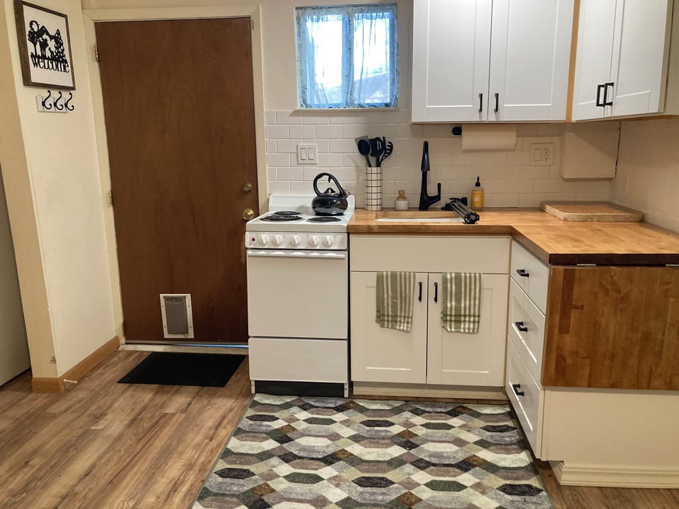 Full kitchen will all the amenities to cook your meals. 