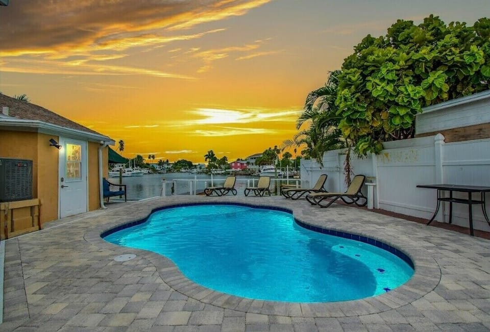 Your perfect vacation awaits: sunset, pool, and serenity.

