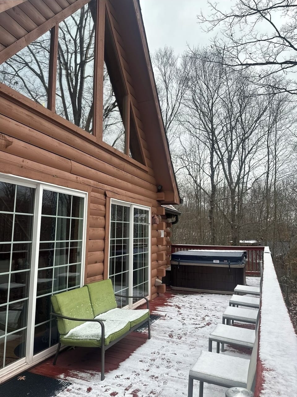Deck and private hot tub with BBQ for grilling