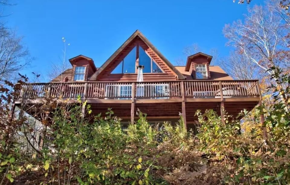 Beautiful back of property overlooking Lehigh river 