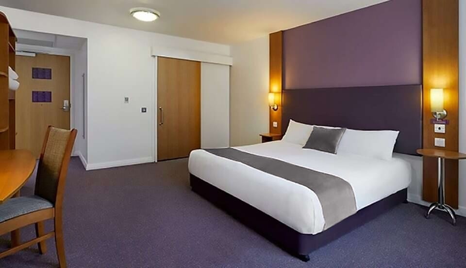 Standard Room, 1 Double Bed, Accessible, Bathtub | Desk, free WiFi, bed sheets, wheelchair access