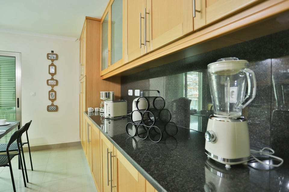 House | 4 bedrooms, desk, Internet