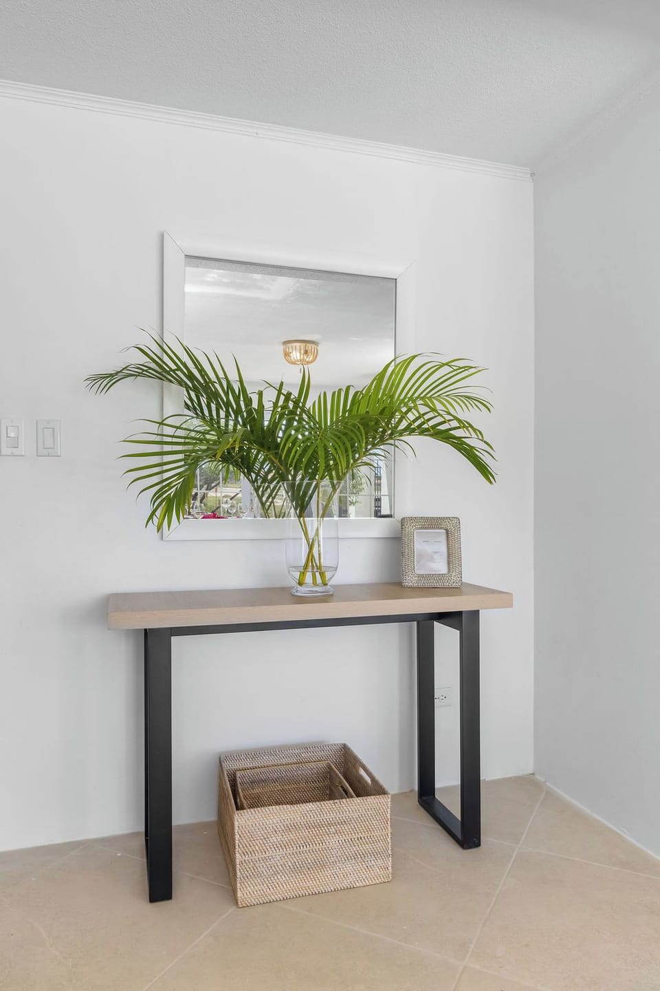 Feel right at home with lush indoor plants and charming décor that add warmth and personality to every corner.