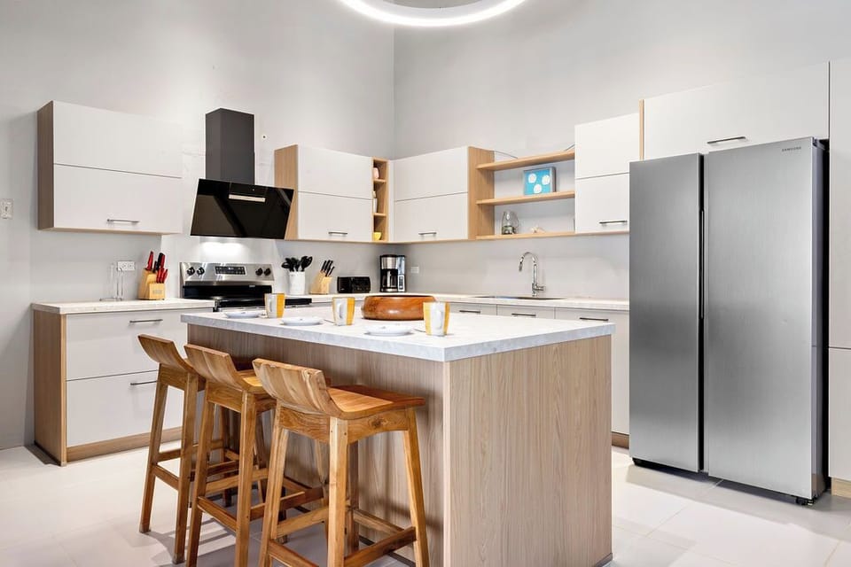 Whip up your favorite meals or try local recipes in the fully stocked modern full equipped kitchen. Whether you’re cooking for two or ten, this open space is designed for effortless entertaining.