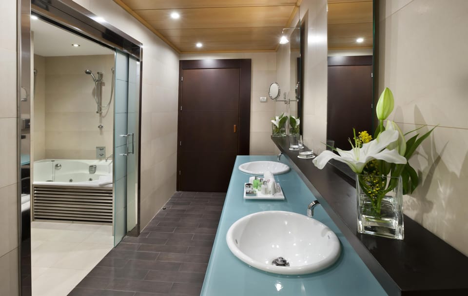 Minibar, in-room safe, desk, blackout drapes