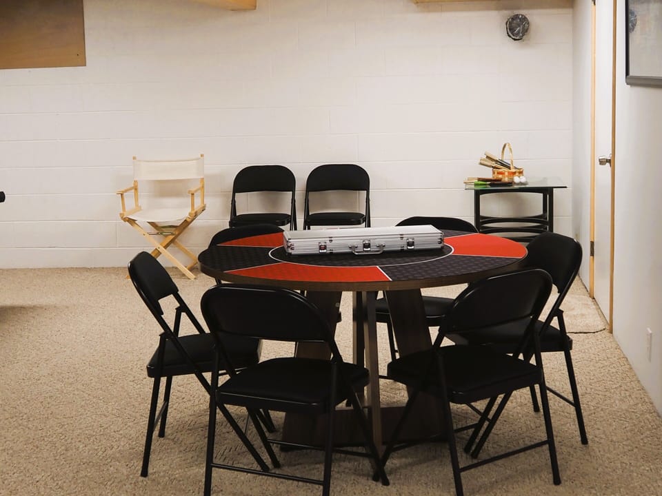 Game room, poker table