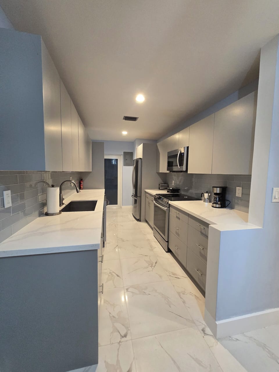 Full Kitchen 