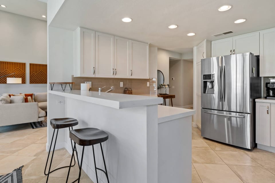 Well equipped kitchen with ample cupboard space