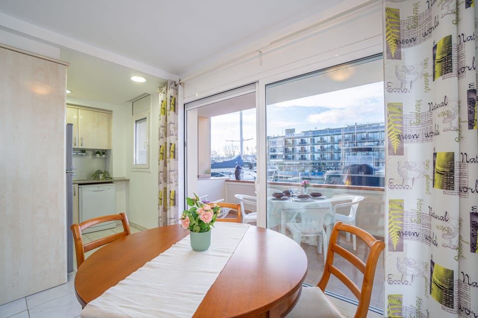 Apartment | Dining
